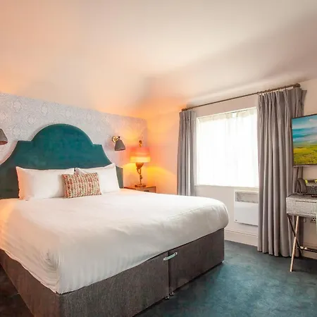 Hotel House Bedrooms 2*